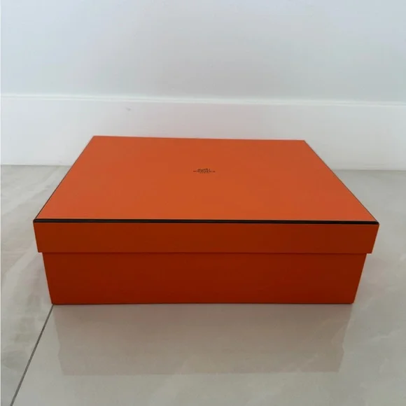 Hermès Gift Box with Logo Ribbon and Receipt Holder - Picture 3 of 10